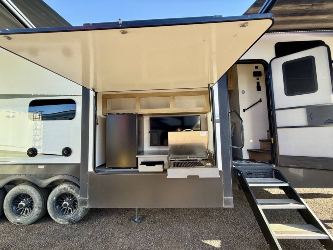 A photo of this 2022 Keystone RAPTOR 423