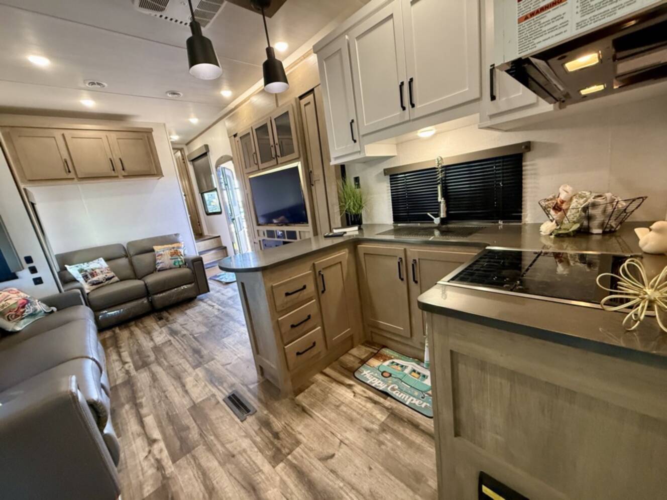 A photo of this 2022 Keystone RAPTOR 423