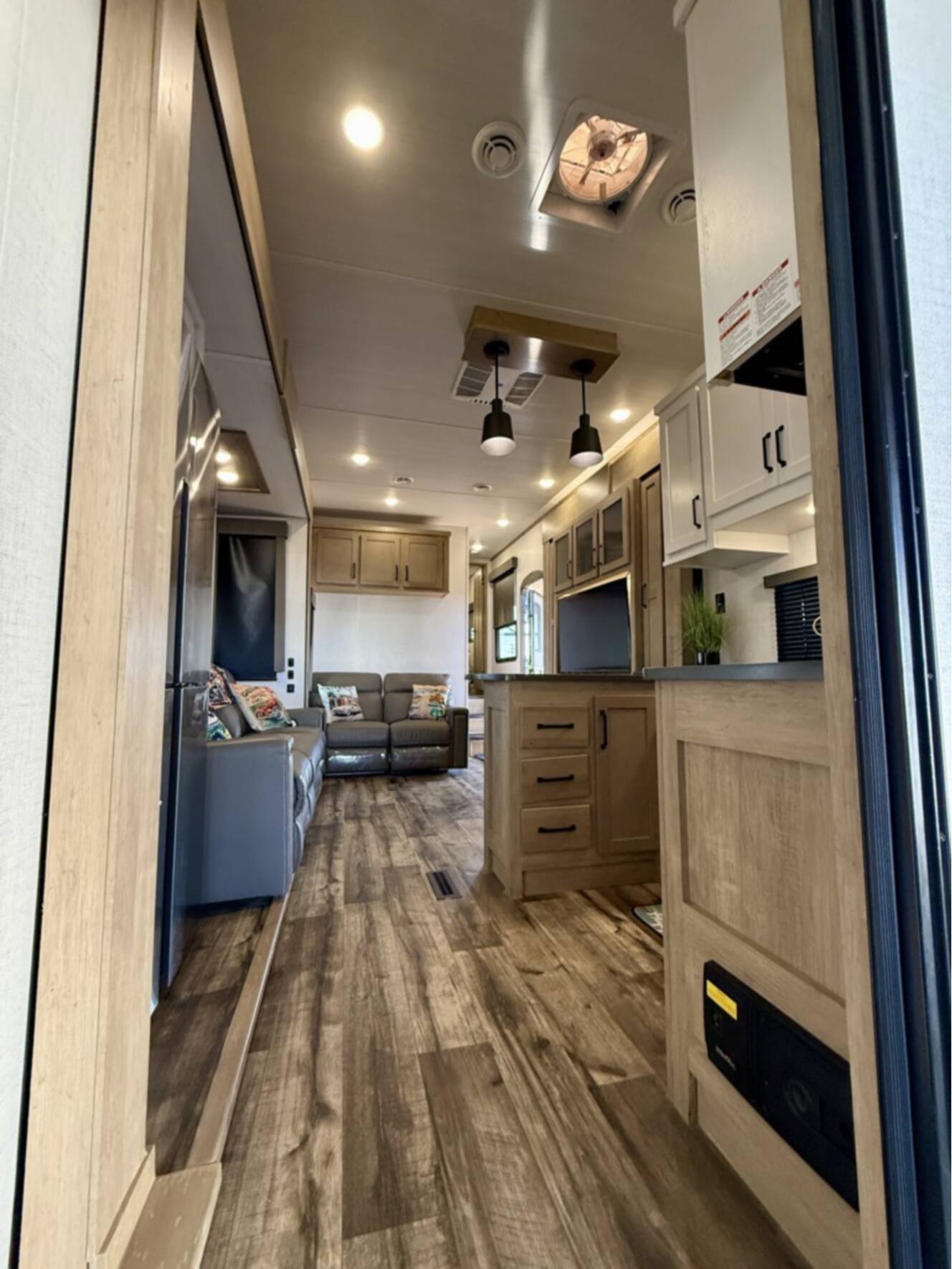 A photo of this 2022 Keystone RAPTOR 423