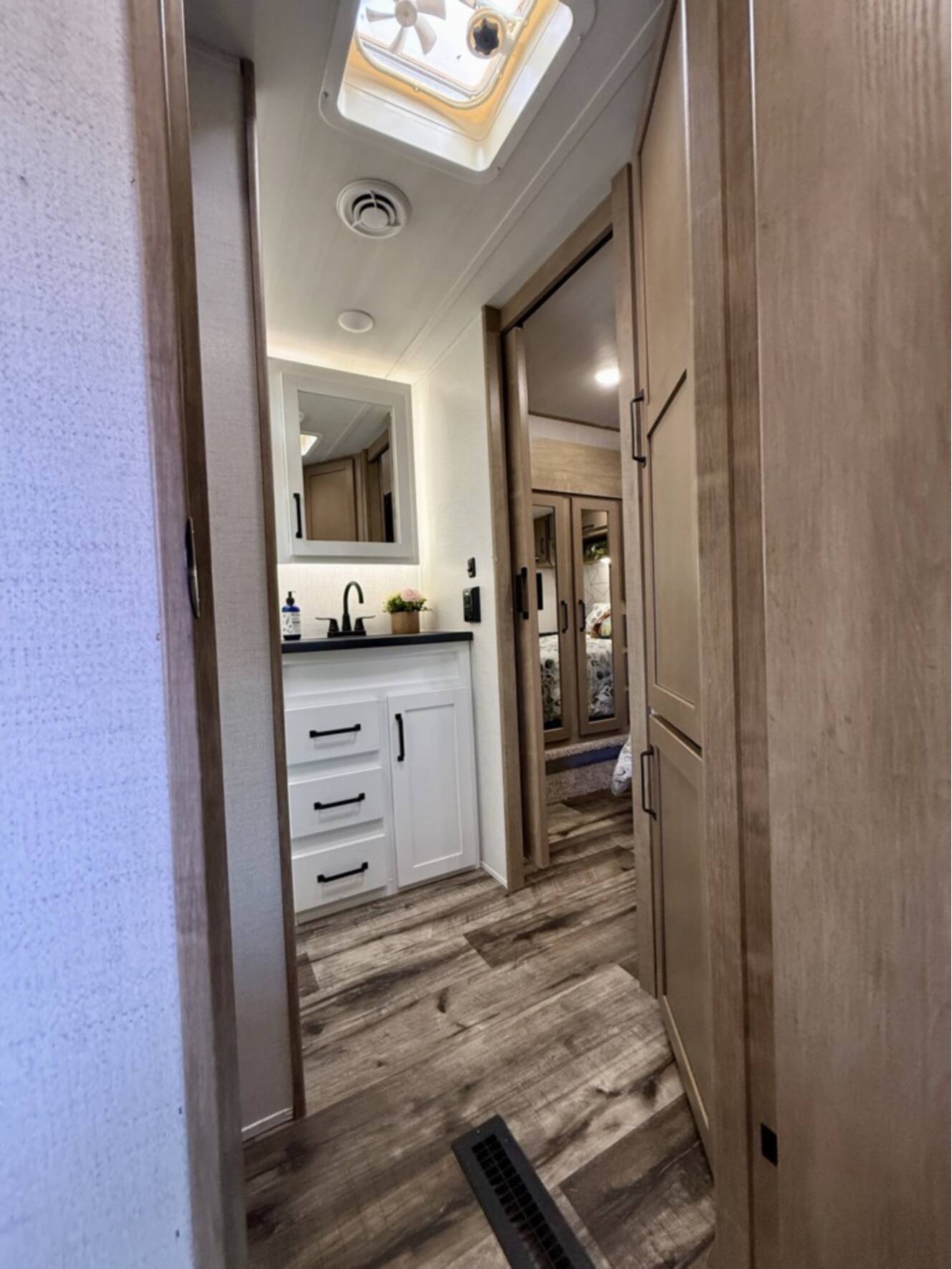 A photo of this 2022 Keystone RAPTOR 423