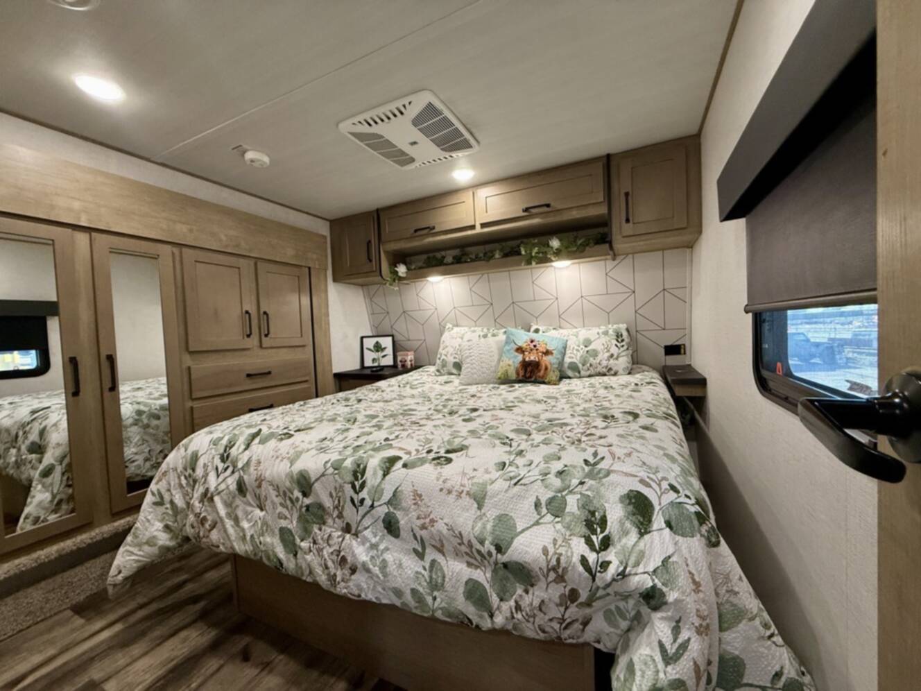 A photo of this 2022 Keystone RAPTOR 423