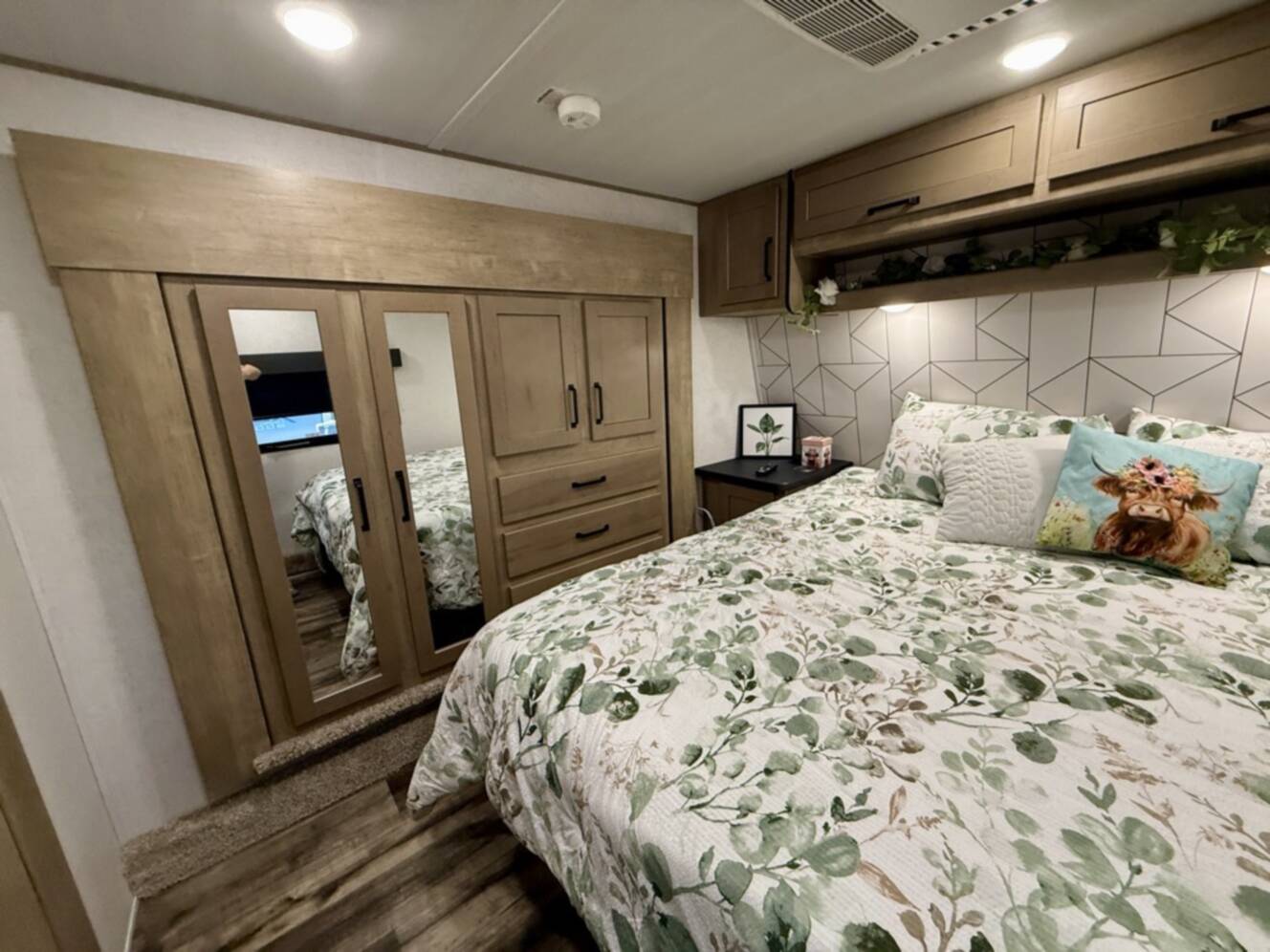A photo of this 2022 Keystone RAPTOR 423