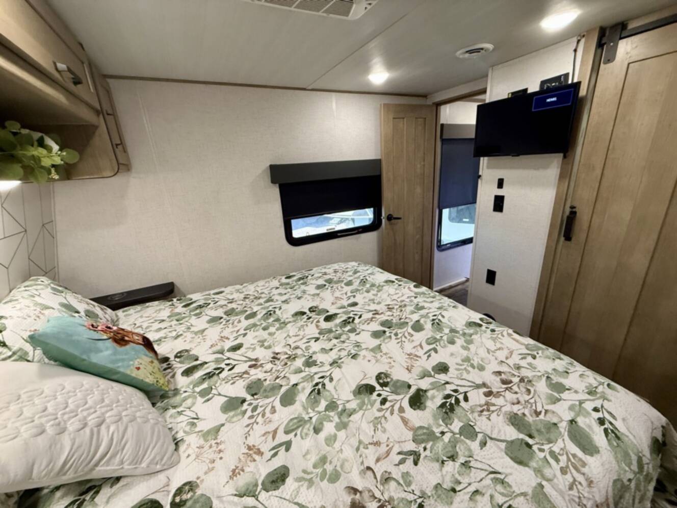 A photo of this 2022 Keystone RAPTOR 423