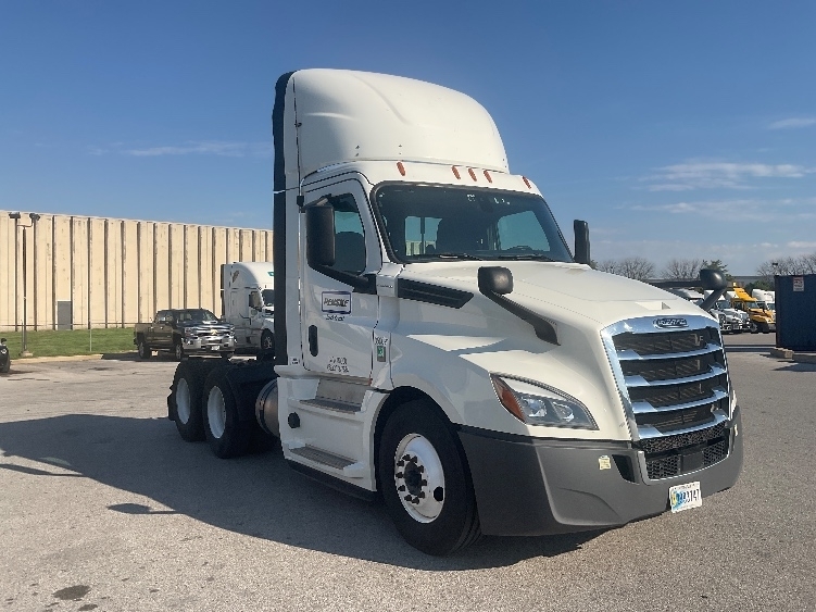 2020 FREIGHTLINER CASCADIA 126 in Earth City, MO