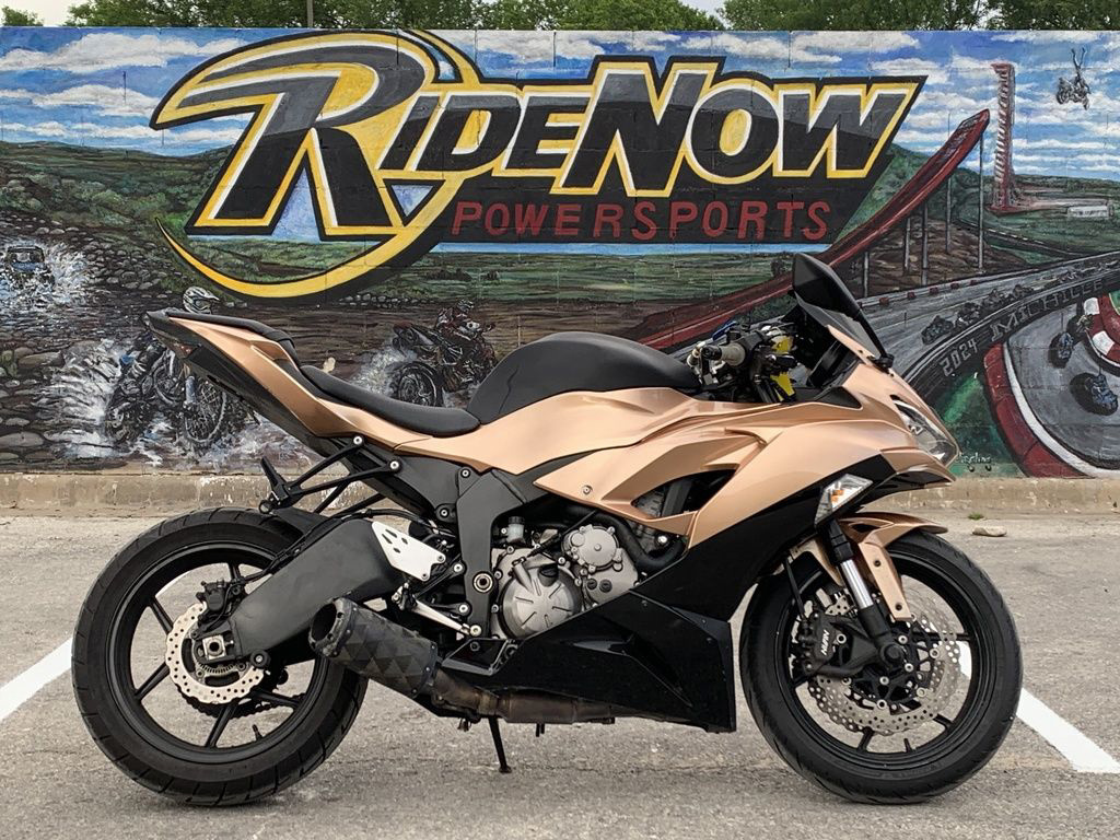 NINJATARP ダークベージュ New 2026 Kawasaki Ninja® ZX™-6R ABS Pearl Robotic White / Metallic