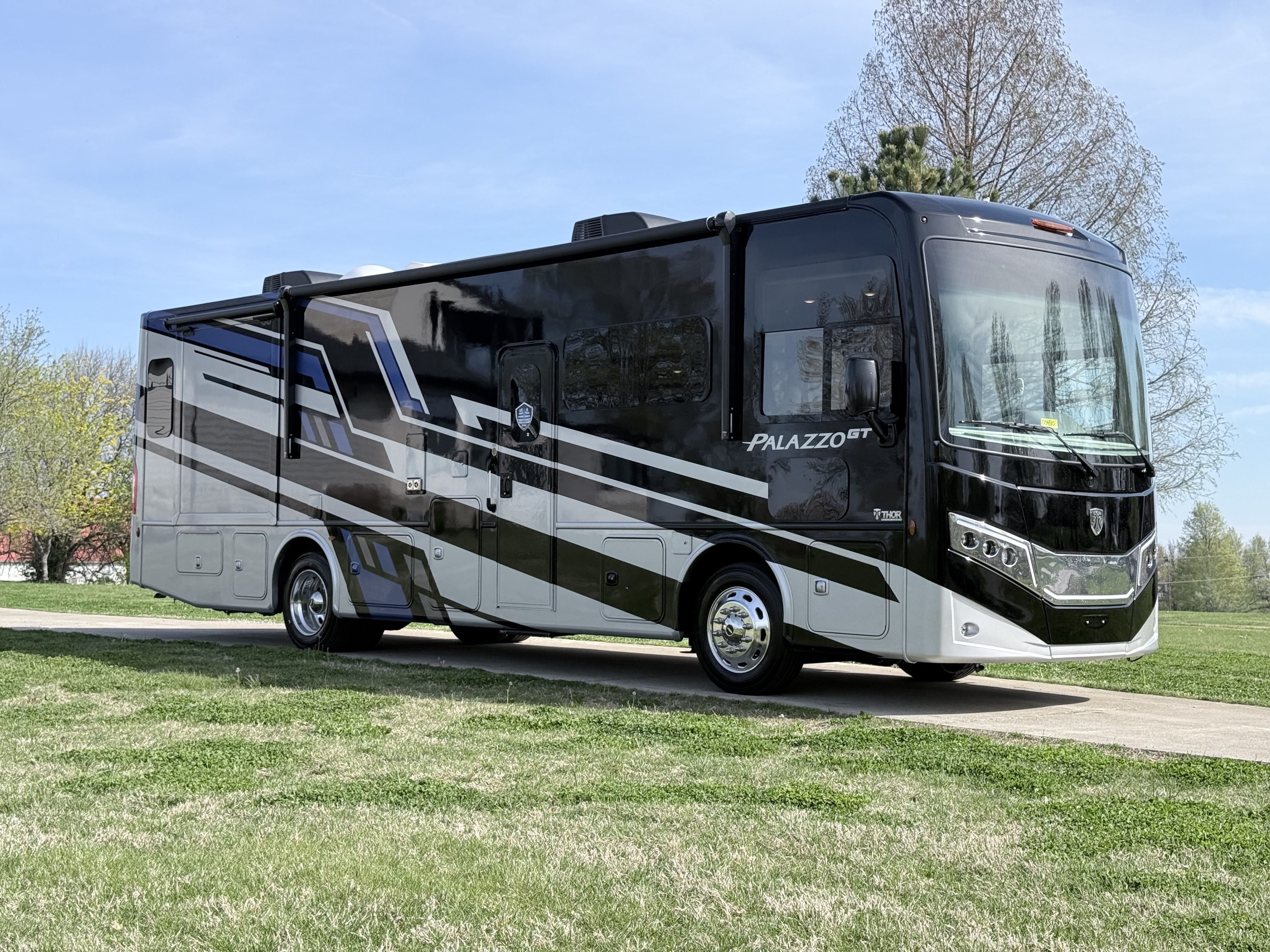 2026 Thor Motor Coach Palazzo GT 33.5 Revel Blue Full Body Paint in harrodsburg KY