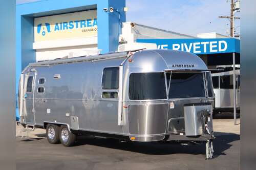 2025 Airstream Globetrotter 27FBQ in midway city CA