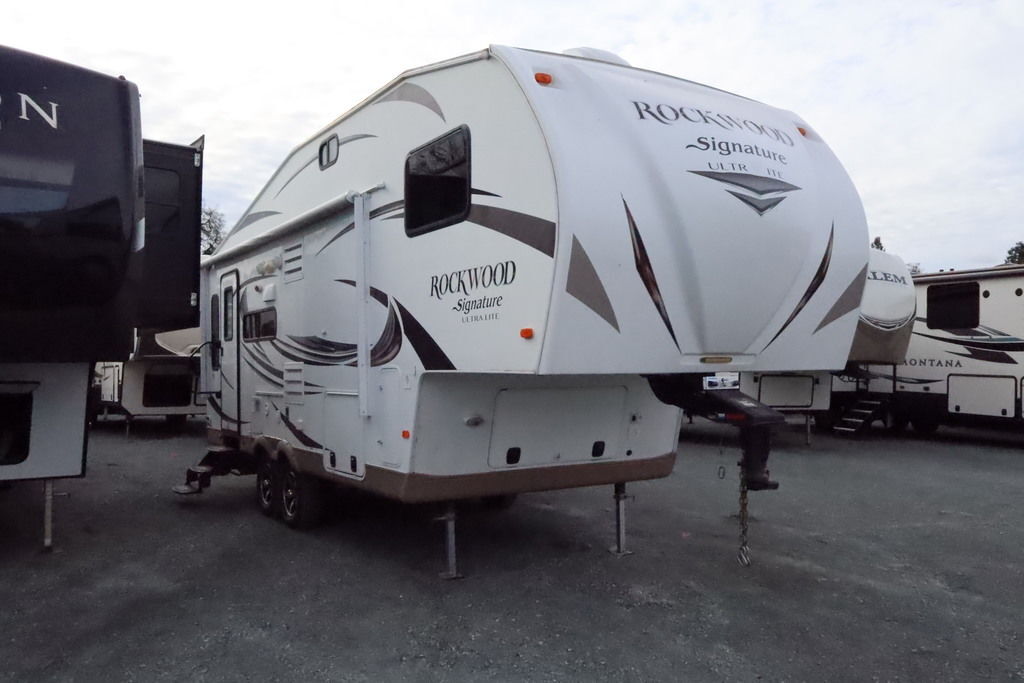 2016 Forest River Rockwood Signature Ultra Lite 8244WS in lockeford CA