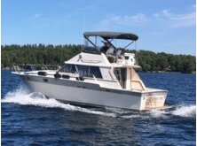 4 Versatile Flybridge Boats Under 40 Feet image