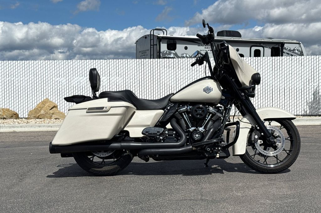 あい White Harley-Davidson Street Glide Standard Motorcycles For Sale