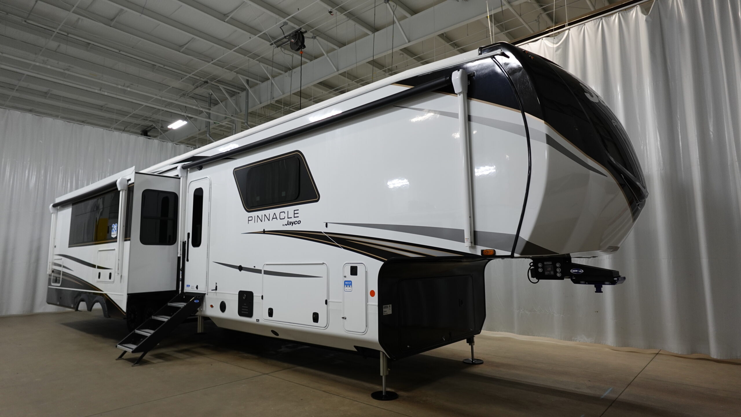 2026 Jayco PINNACLE 38FBRK in brownstown MI