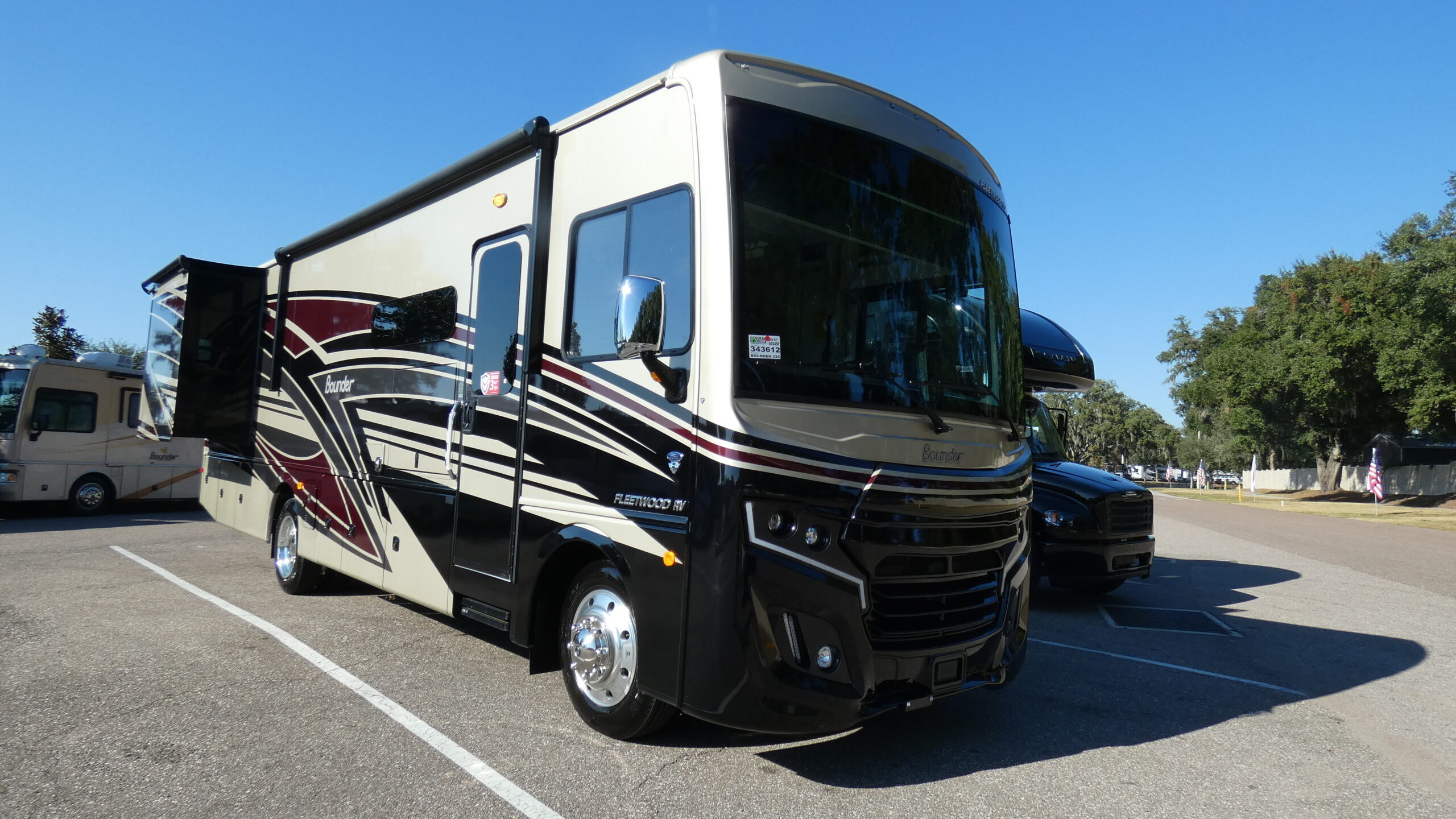 2026 Fleetwood BOUNDER 33C in dover FL