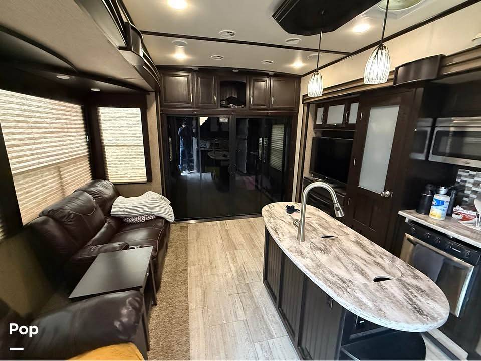 2015 Grand Design Momentum 380TH in twin bridges MT