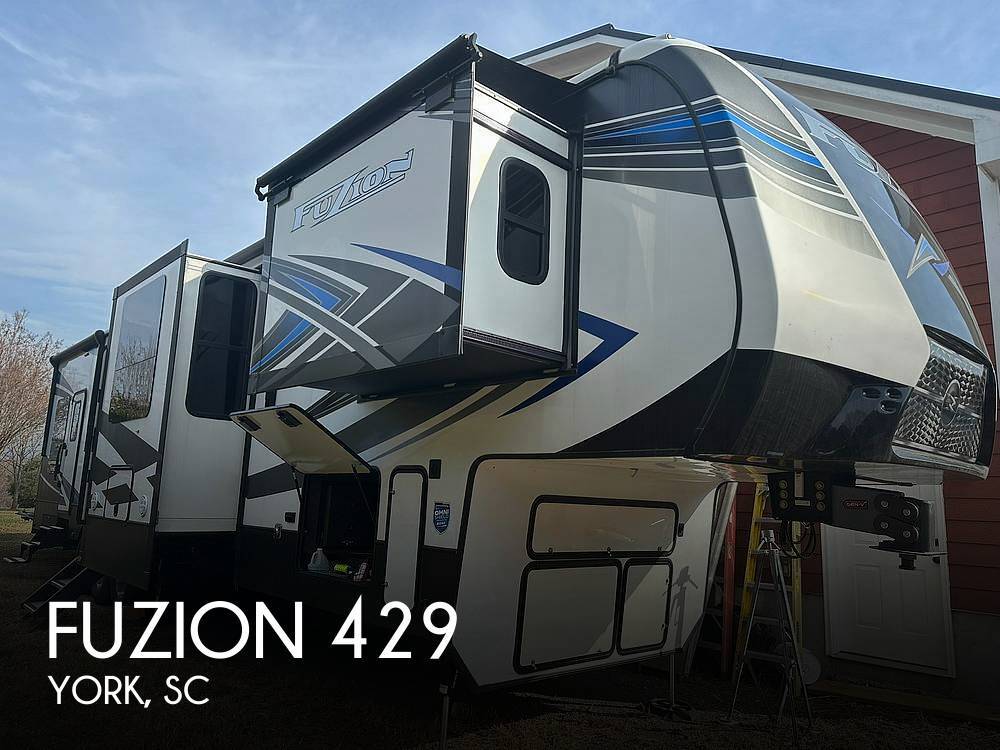 2021 Keystone Fuzion 429 Fifth Wheel Toy Hauler RV