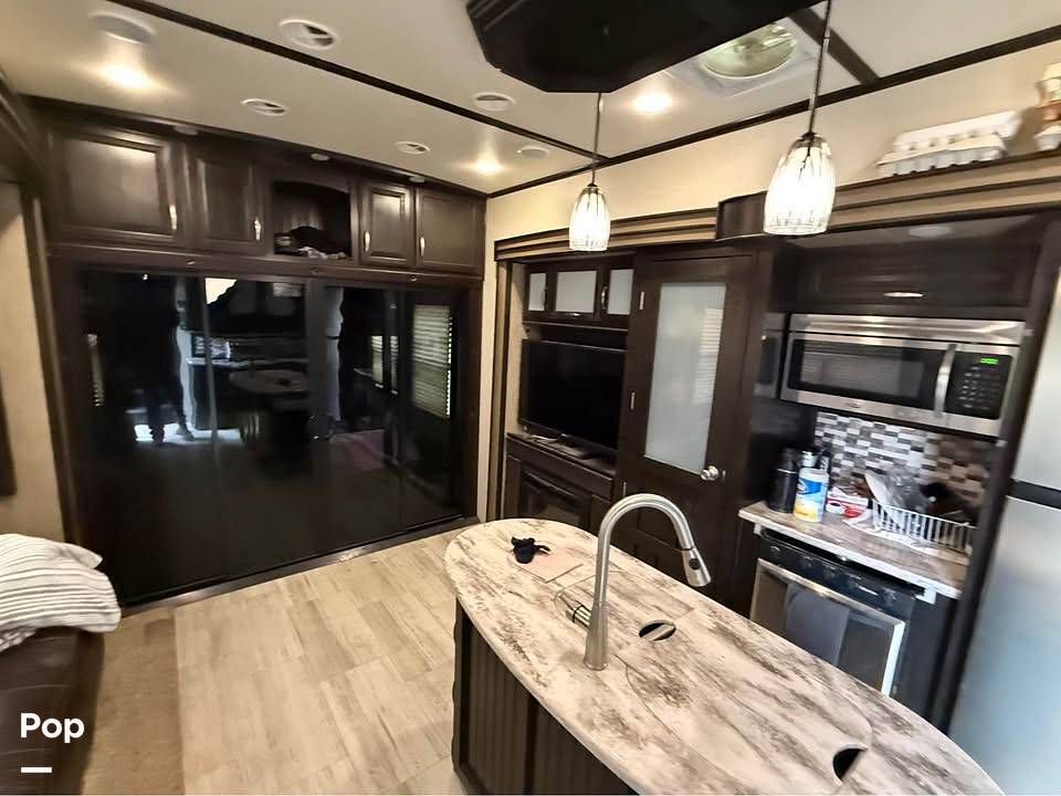 2015 Grand Design Momentum 380TH in twin bridges MT