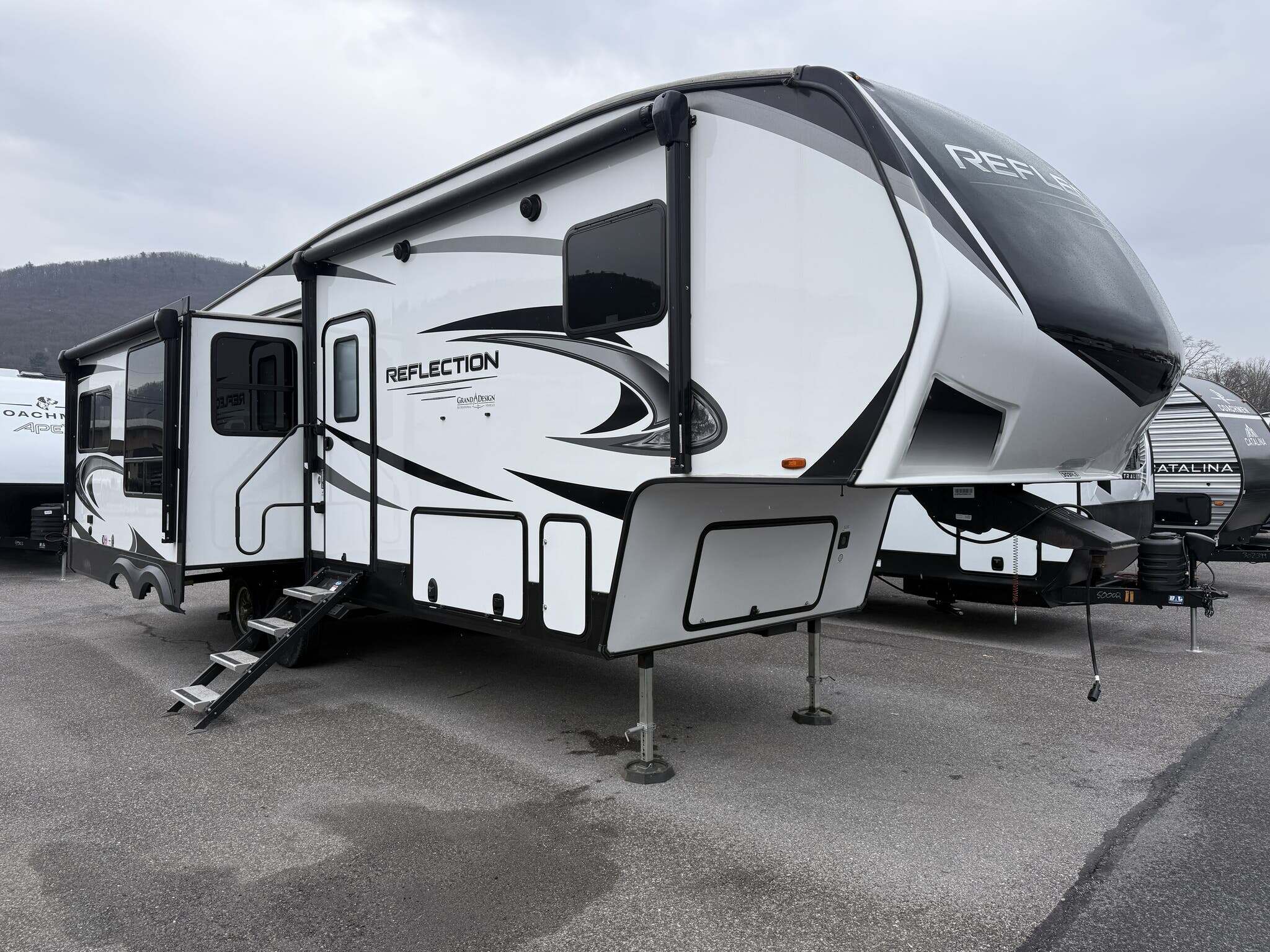 2022 Grand Design Reflection 303RLS in mill hall PA