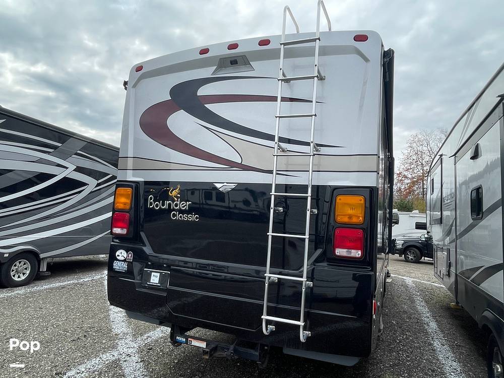 2012 Fleetwood Bounder Classic 34B in casco MI