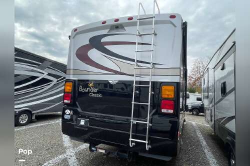 2012 Fleetwood Bounder Classic 34B in casco MI
