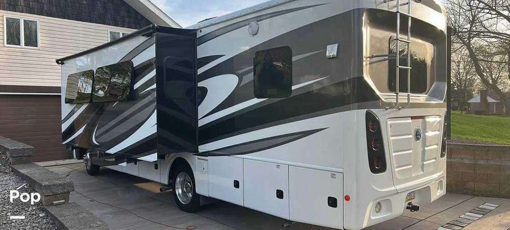 2017 Holiday Rambler Vacationer 33C in new brighton PA