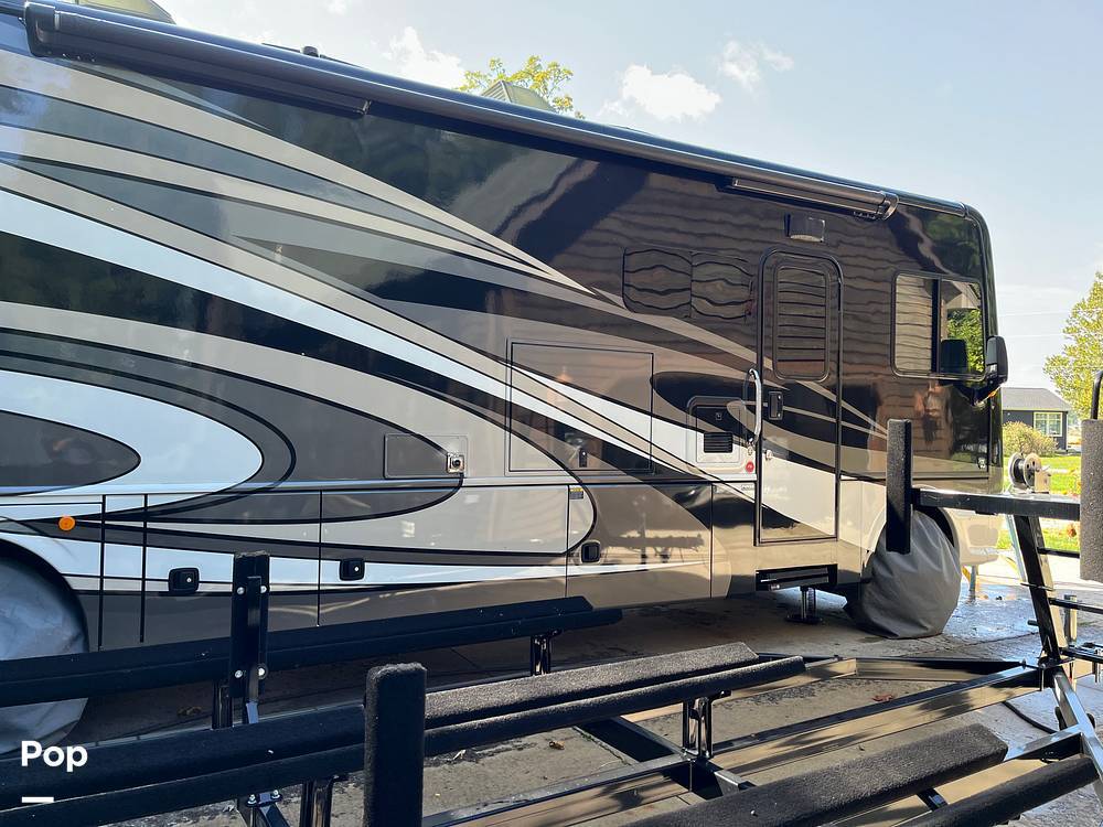2019 Fleetwood Bounder 35K in hudson IN