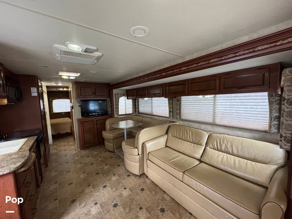 2012 Thor Motor Coach Hurricane 32A in panorama city CA