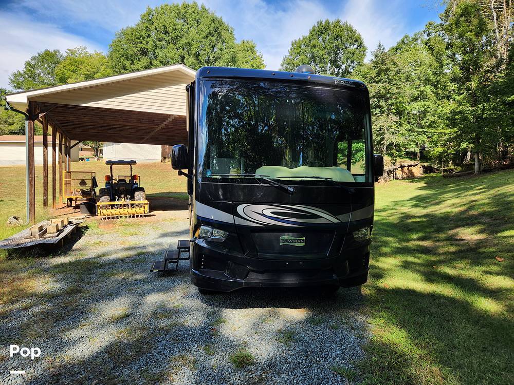 2019 Newmar Bay Star 3124 in king NC