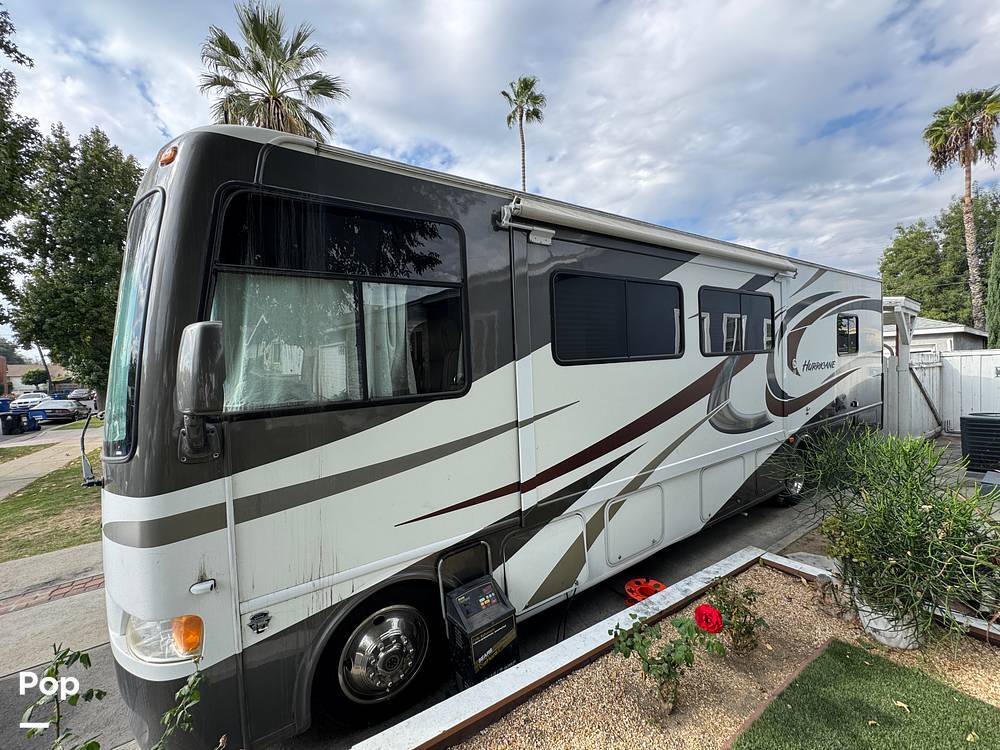 2012 Thor Motor Coach Hurricane 32A in panorama city CA