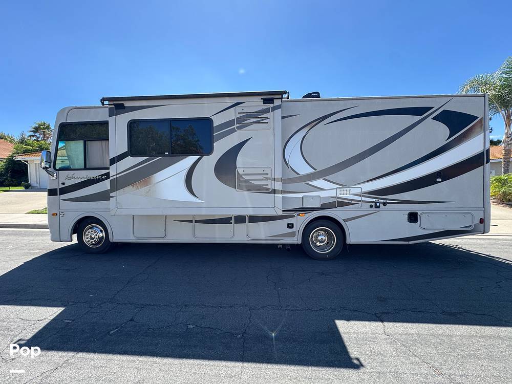 2014 Thor Motor Coach Hurricane 29X in temecula CA