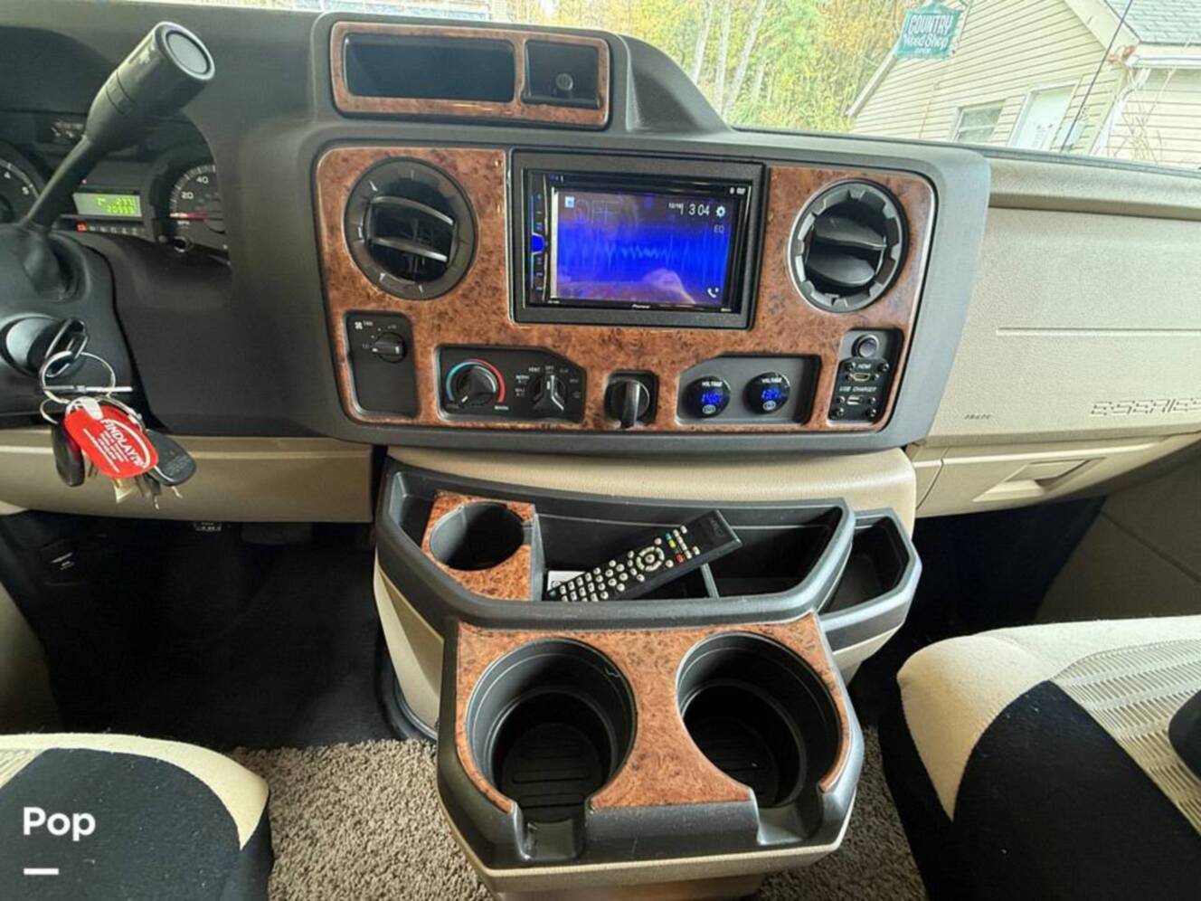 A photo of this 2017 Thor Motor Coach Quantum WS31