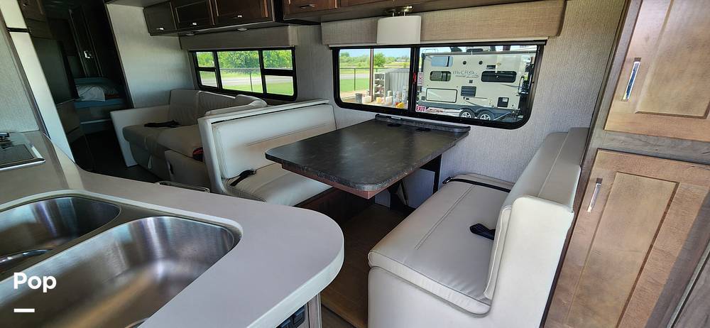 2021 Winnebago Adventurer 35F in nocona TX