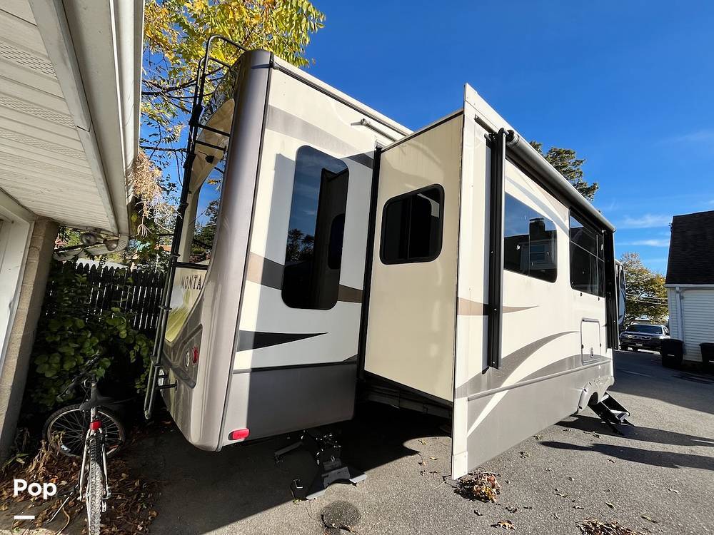 2017 Keystone Montana 3921FB in babylon NY