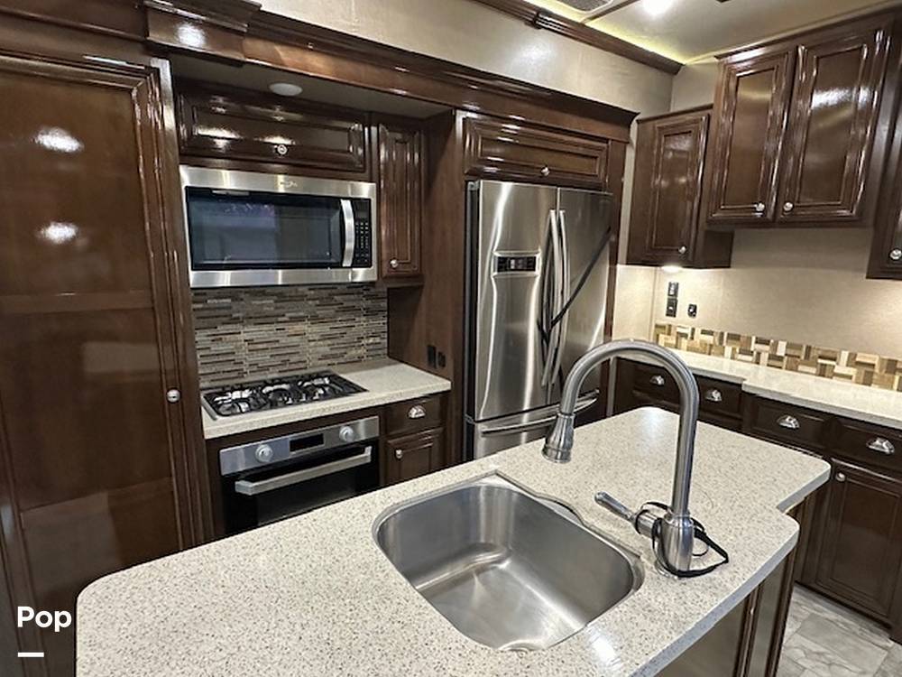 2018 Crossroads Redwood 3401RL in lincoln CA