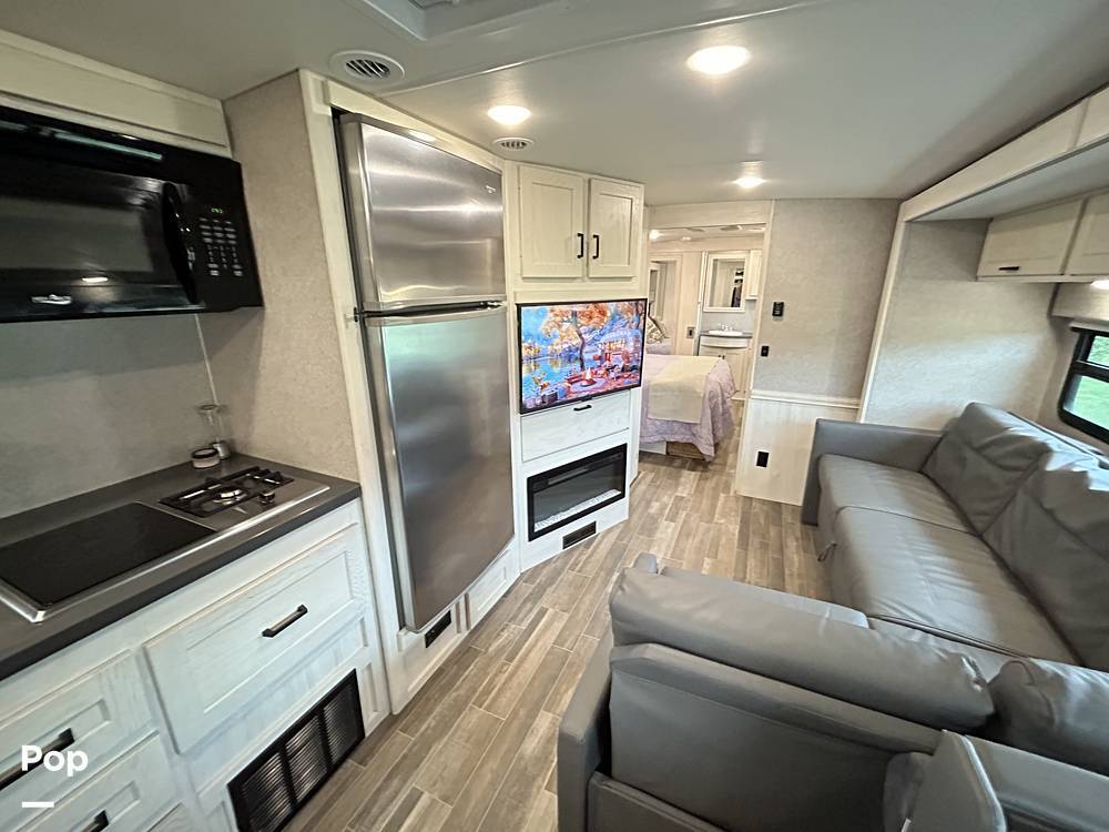 2022 Winnebago Adventurer 35F in jonesboro TX