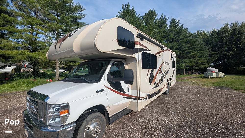 2019 Thor Motor Coach Outlaw 29J in fountaintown IN