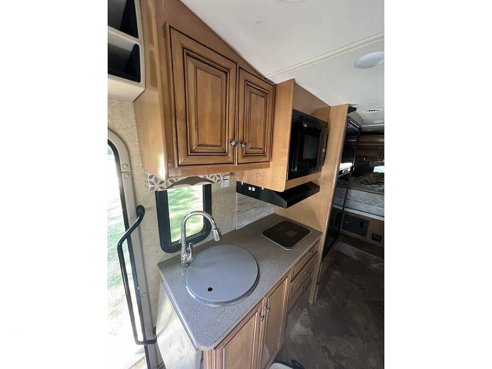 2016 Thor Motor Coach Siesta 24SR in bakersfield CA