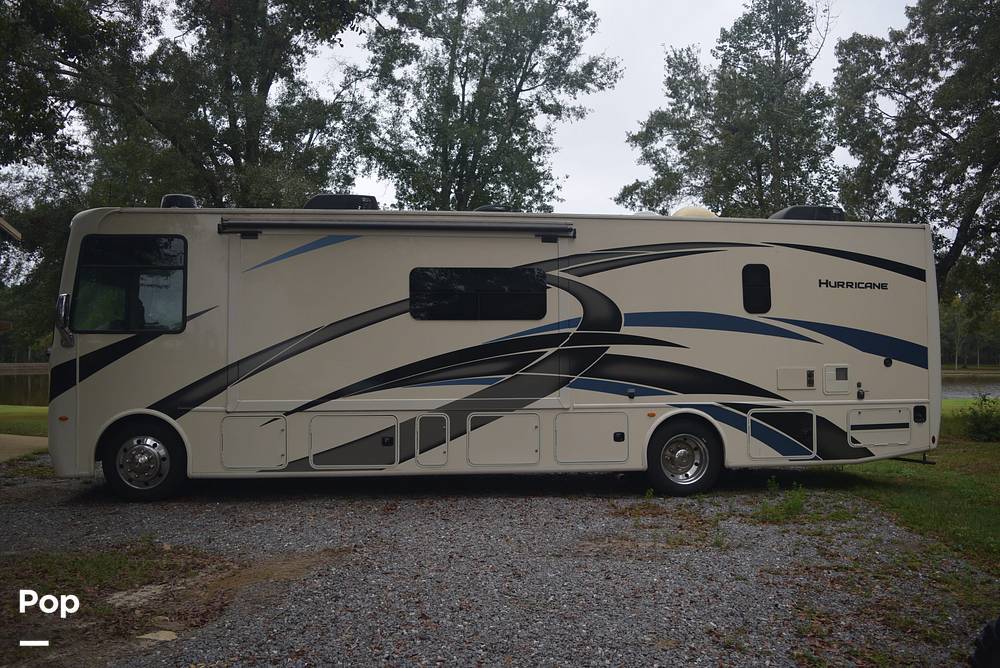 2022 Thor Motor Coach Hurricane 34R in geneva AL