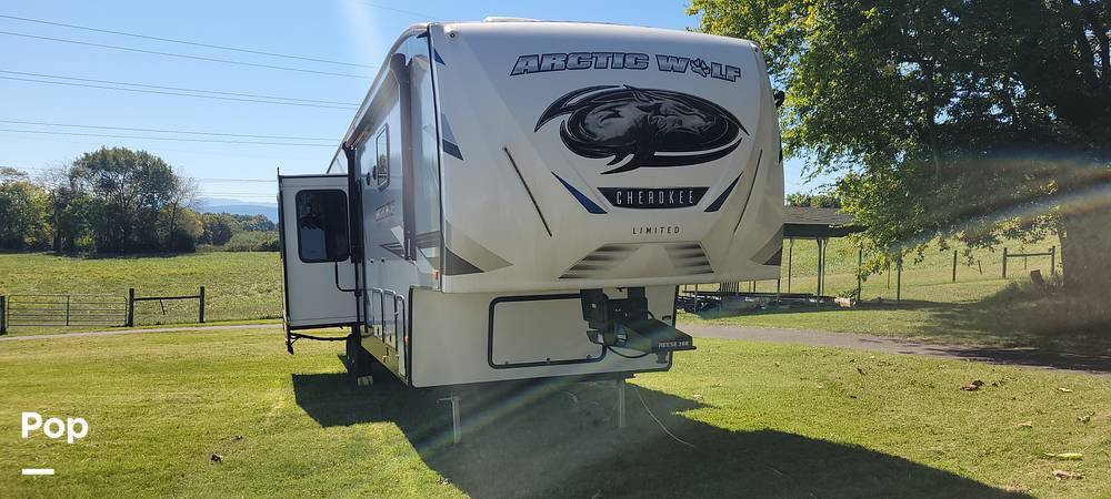 2022 Cherokee Arctic Wolf 3810SUITE in maryvillle TN