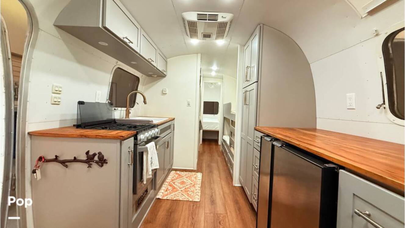 A photo of this 1973 Airstream Sovereign 31