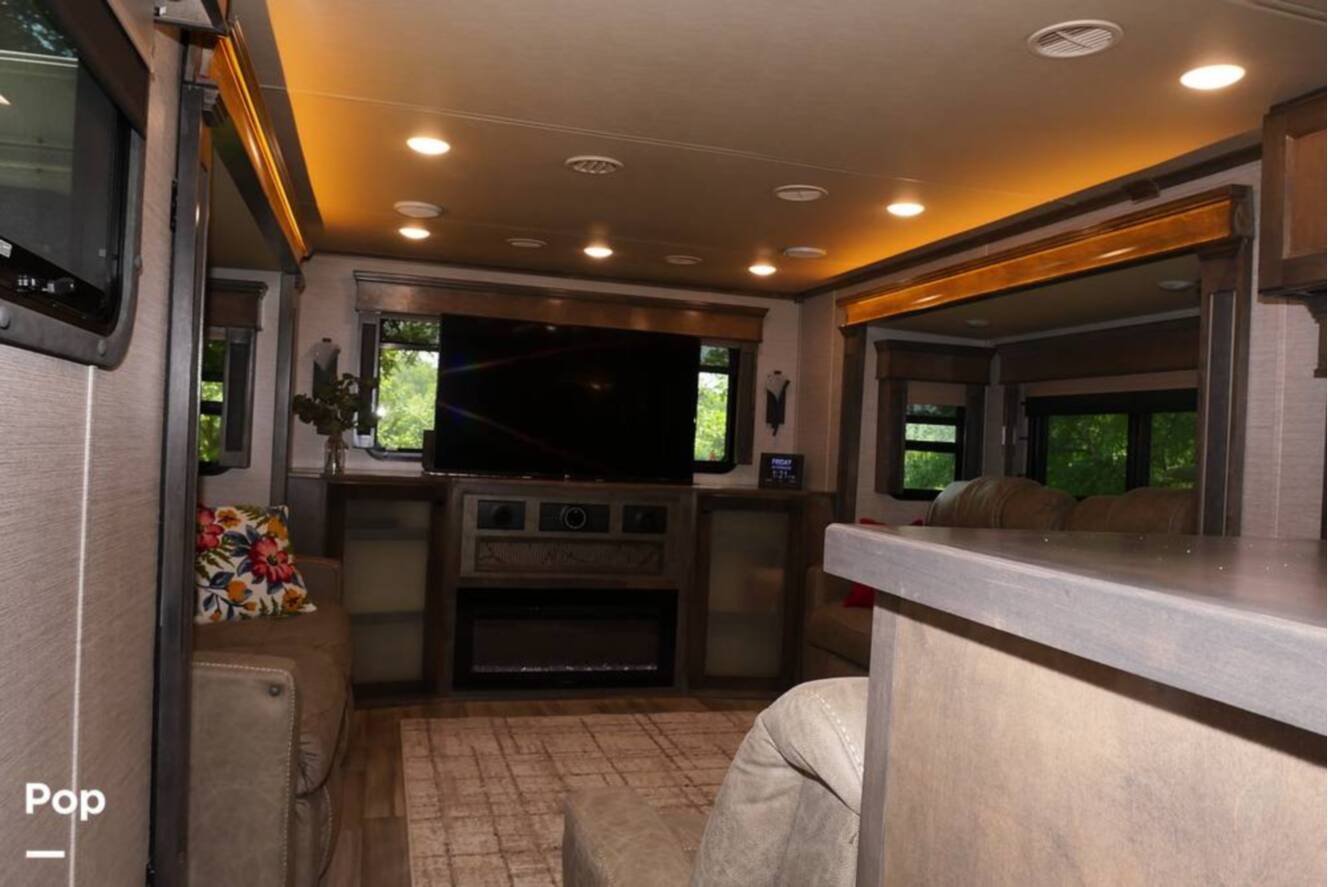 A photo of this 2022 Vanleigh Rv Beacon 42RDB