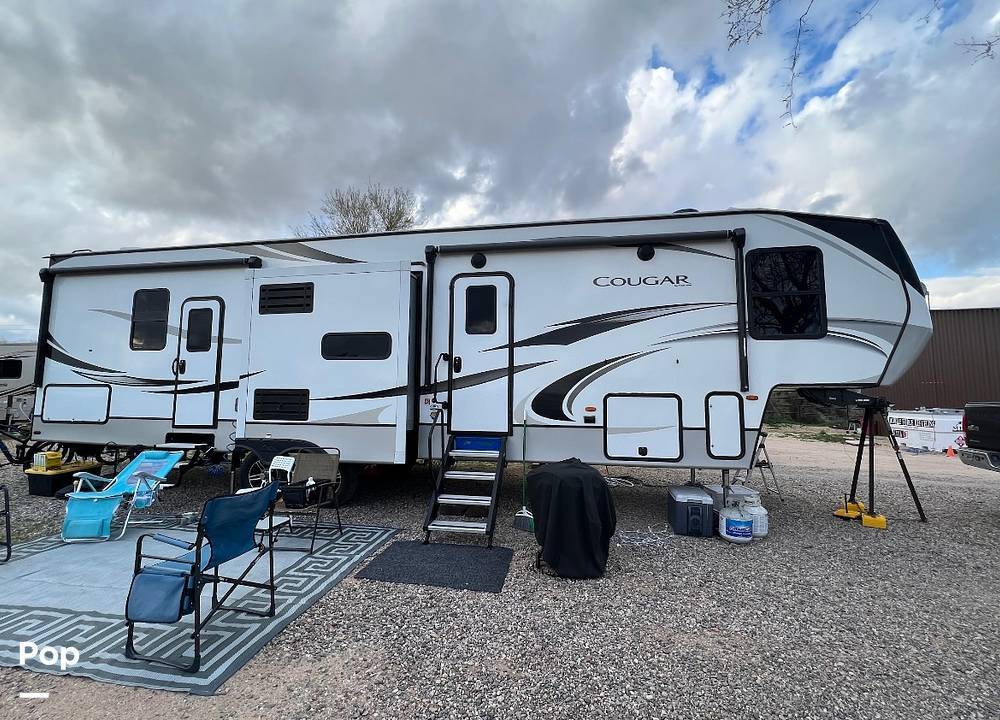 2020 Keystone Cougar 364BHL in centre hall PA