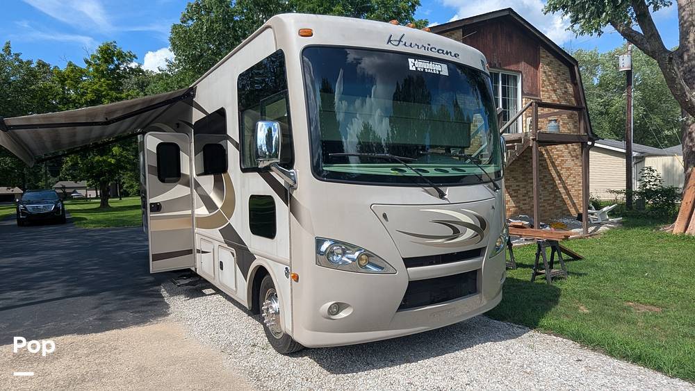 2016 Thor Motor Coach Hurricane 32N in mooresville IN
