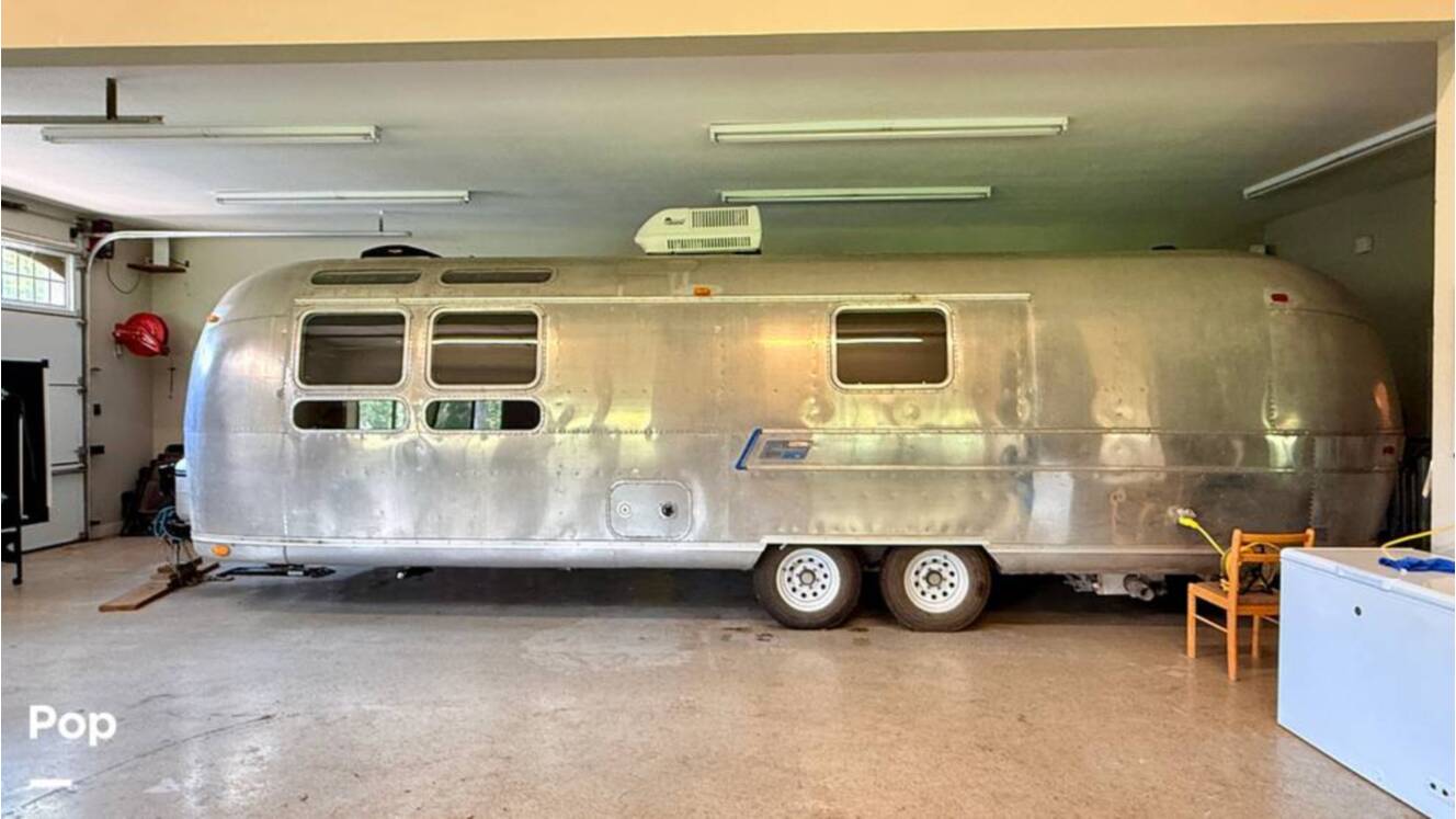 A photo of this 1973 Airstream Sovereign 31