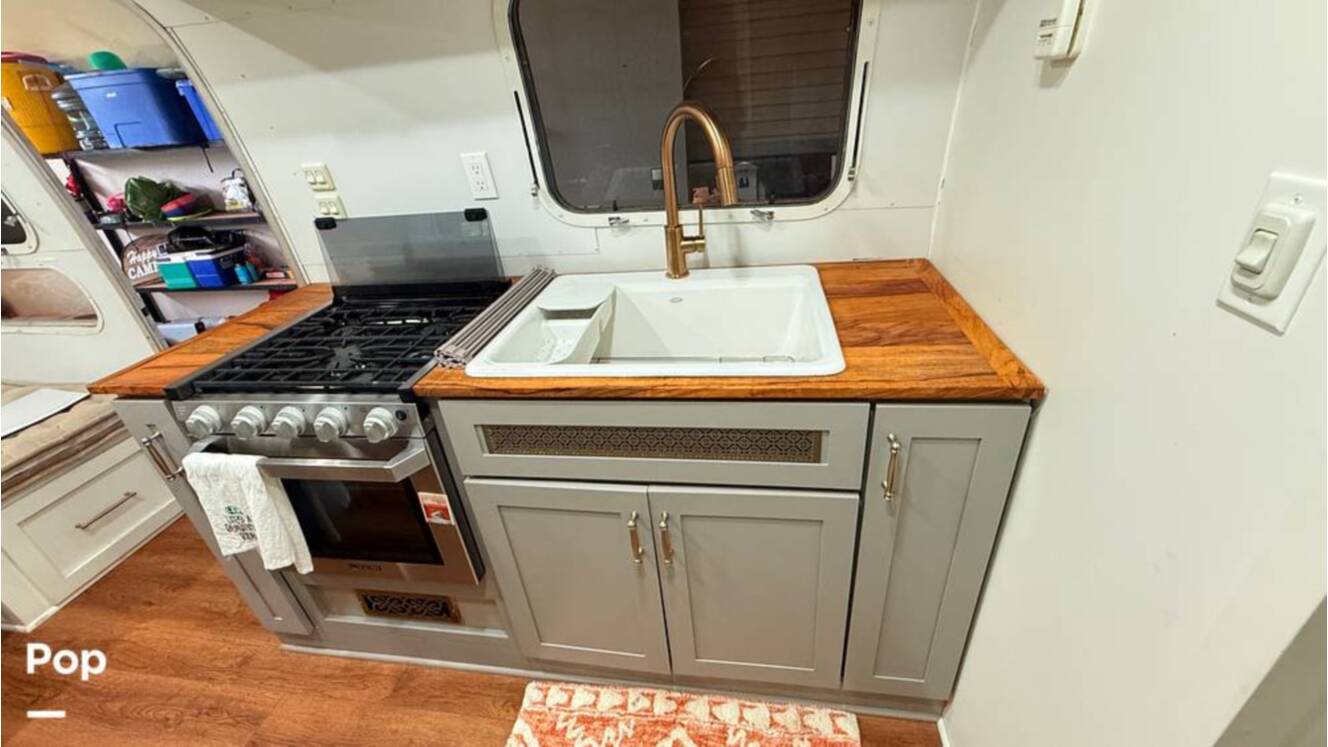 A photo of this 1973 Airstream Sovereign 31