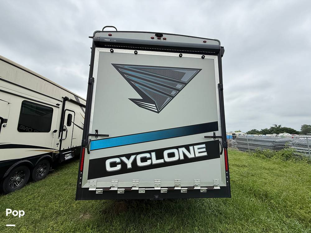 2021 Heartland Cyclone 4214 in pilot point TX
