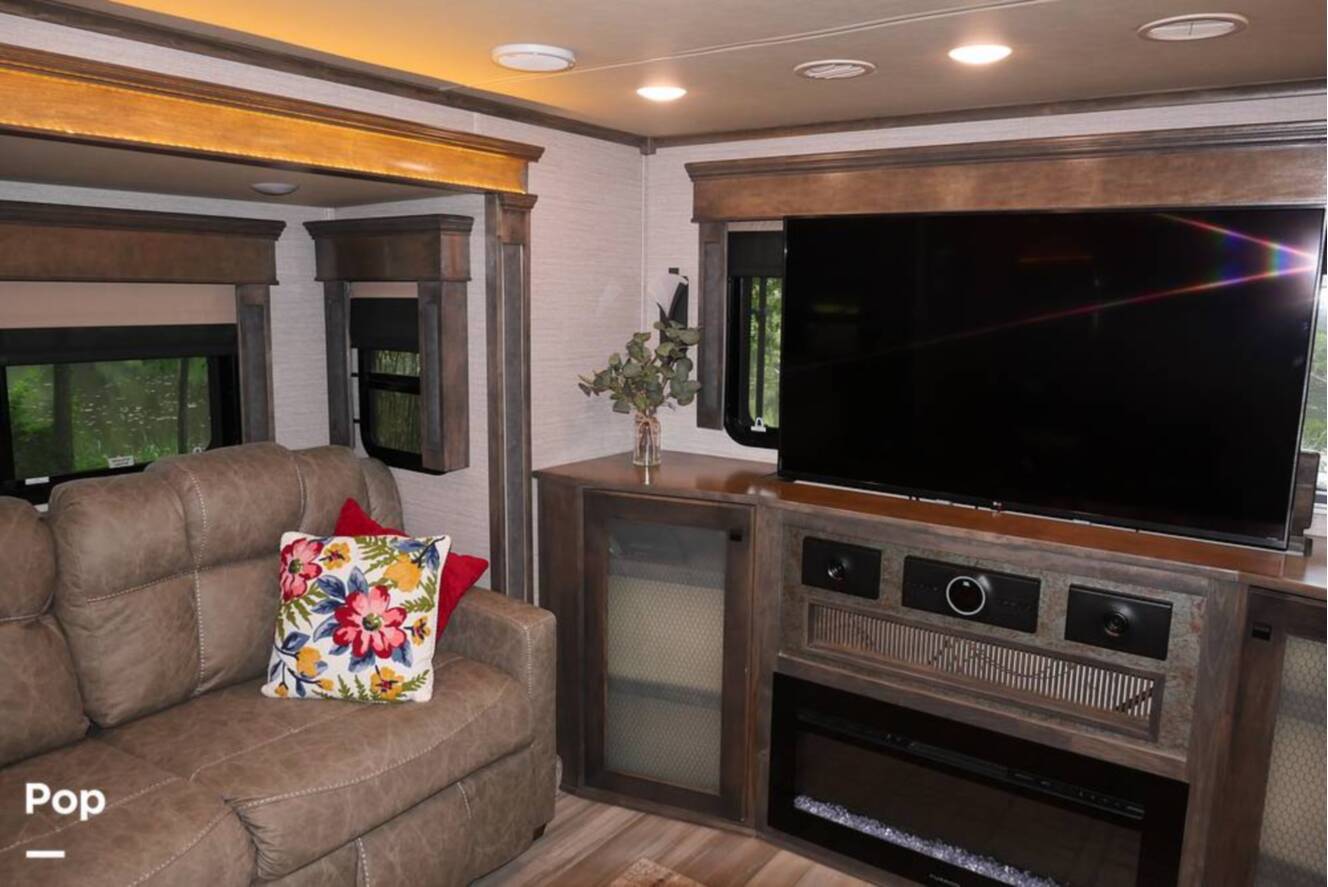 A photo of this 2022 Vanleigh Rv Beacon 42RDB