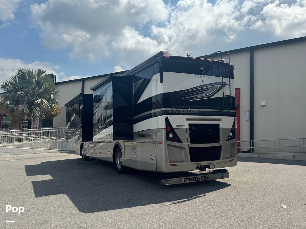 2022 Tiffin Phaeton 37BH in tampa FL