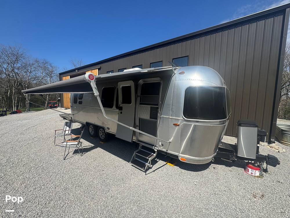 2020 Airstream Flying Cloud 28RB in williamsport TN