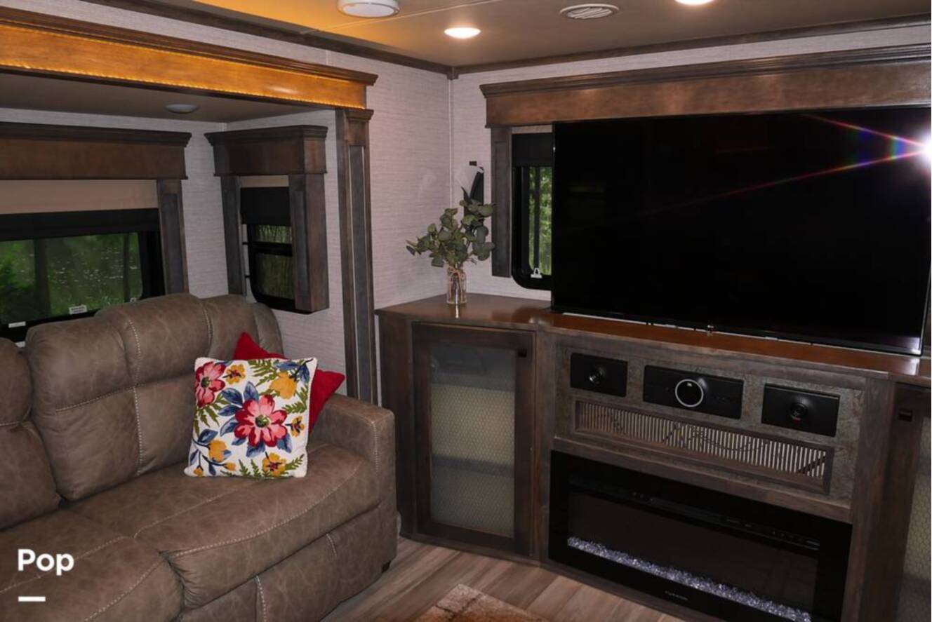 A photo of this 2022 Vanleigh Rv Beacon 42RDB
