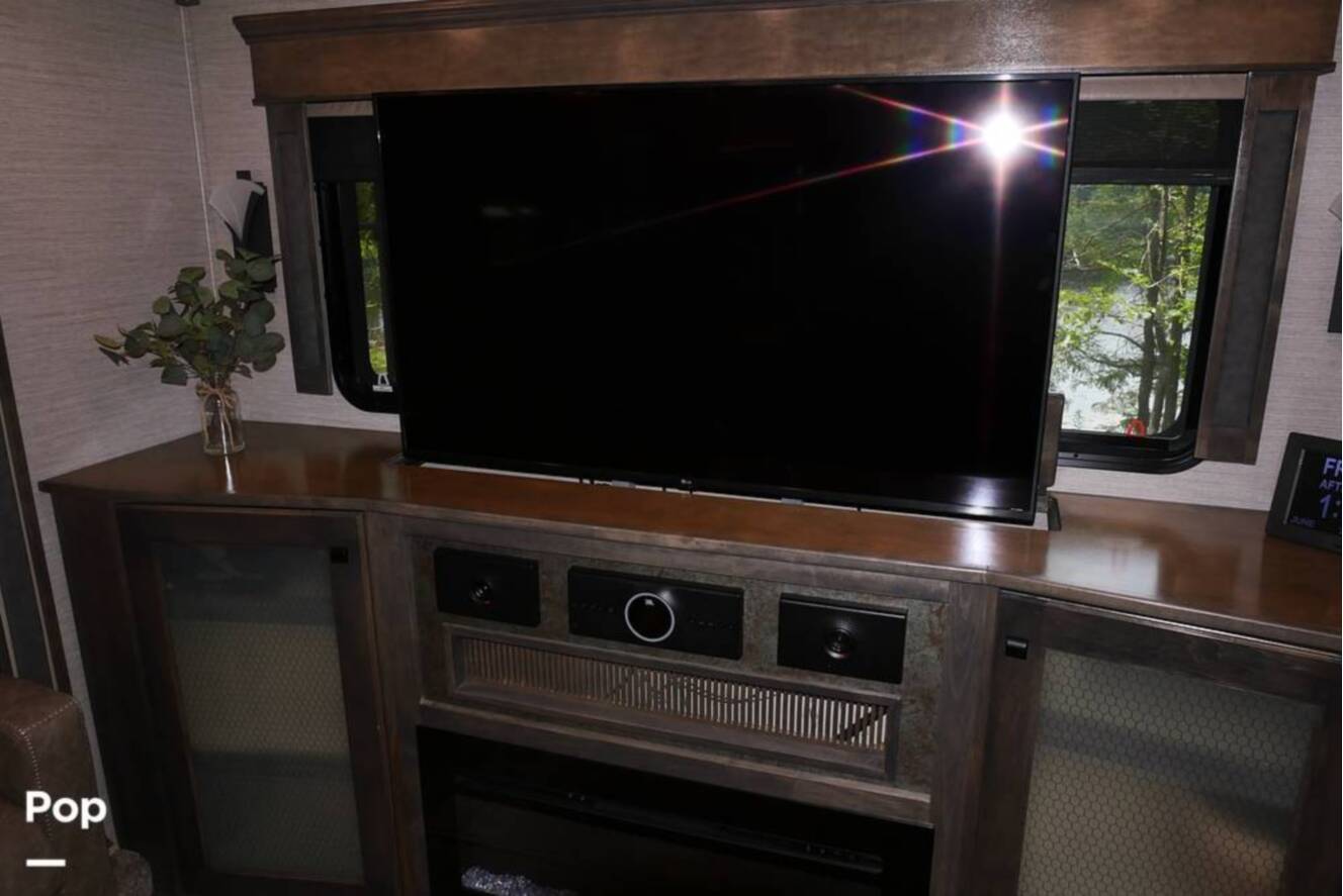 A photo of this 2022 Vanleigh Rv Beacon 42RDB
