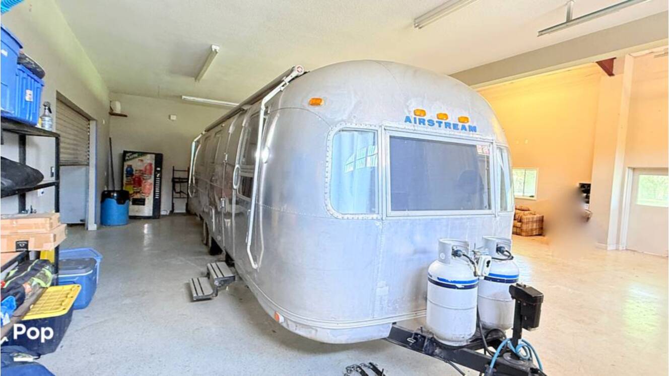 A photo of this 1973 Airstream Sovereign 31